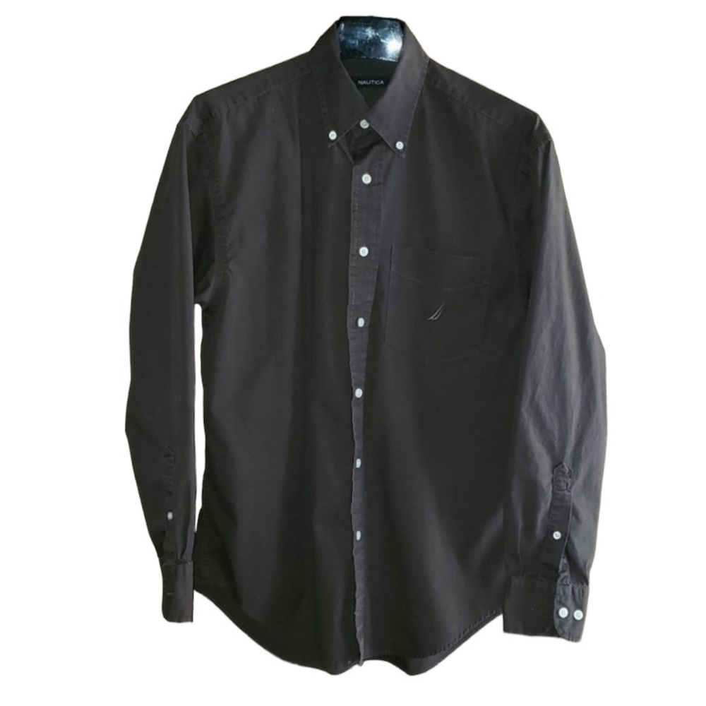 Men's Nautica long sleeve button down shirt.